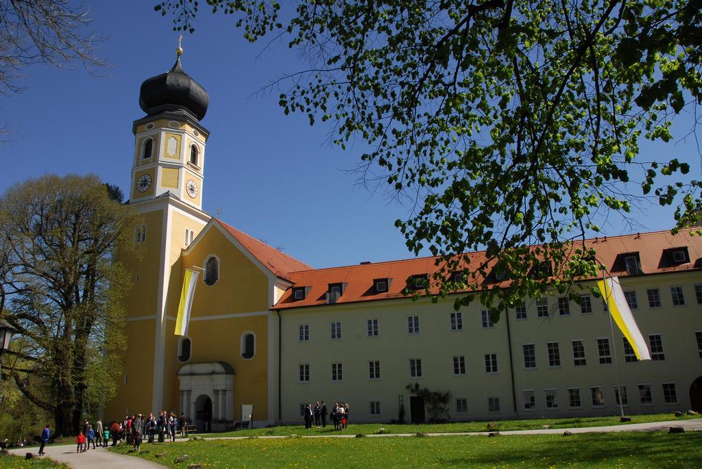 Landgasthof Drei Rosen Bernried am Starnberger See Buitenkant foto